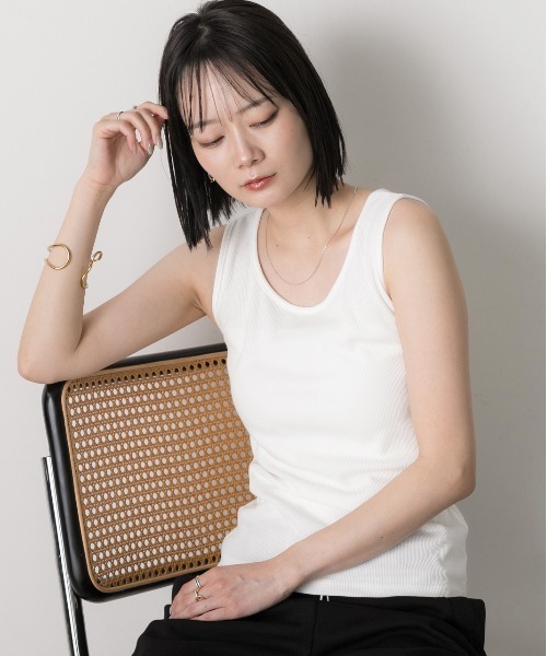 ad thie(アドティエ)の「クルーネック タンクトップ(タンクトップ・レディース・オフホワイト/ブラック・LARGE/MEDIUM)」の9枚目の写真