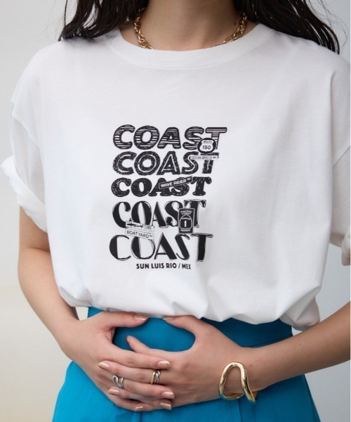 AZUL by moussy（アズールバイマウジー）の「リピートロゴＴシャツ（Tシャツ/カットソー・レディース・オフホワイト/ライトグリーン/チャコールグレー/ブラック・MEDIUM/SMALL）」の2枚目の写真