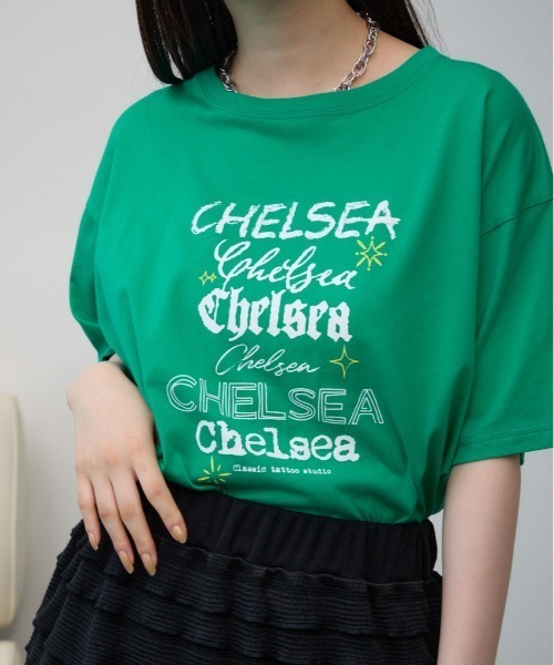 AZUL by moussy（アズールバイマウジー）の「リピートロゴＴシャツ（Tシャツ/カットソー・レディース・オフホワイト/ライトグリーン/チャコールグレー/ブラック・MEDIUM/SMALL）」の4枚目の写真