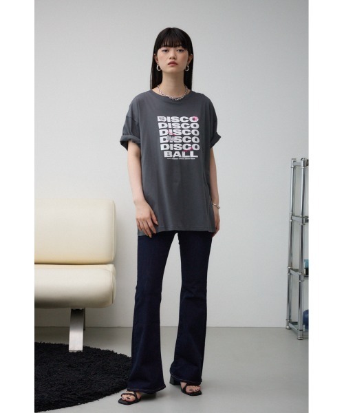 AZUL by moussy（アズールバイマウジー）の「リピートロゴＴシャツ（Tシャツ/カットソー・レディース・オフホワイト/ライトグリーン/チャコールグレー/ブラック・MEDIUM/SMALL）」の7枚目の写真