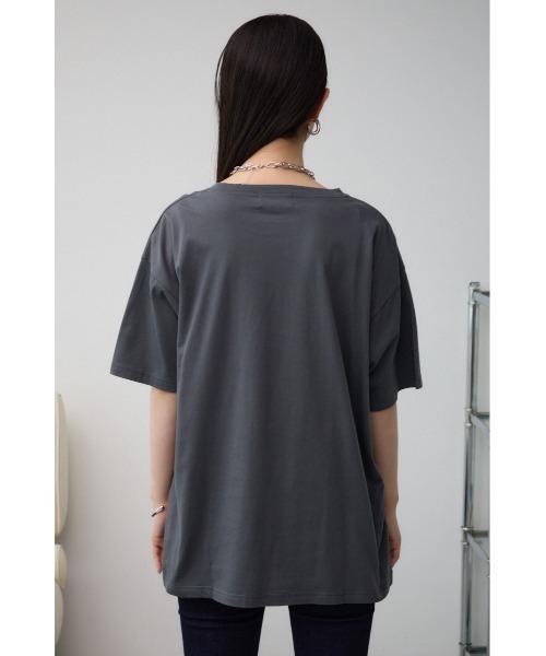 AZUL by moussy（アズールバイマウジー）の「リピートロゴＴシャツ（Tシャツ/カットソー・レディース・オフホワイト/ライトグリーン/チャコールグレー/ブラック・MEDIUM/SMALL）」の10枚目の写真