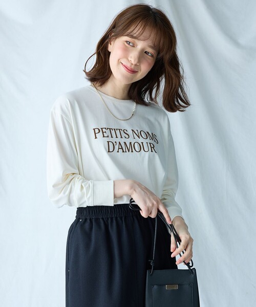 ANY(エニィ)の「【洗濯機可】フロッキーロゴロングTシャツ(Tシャツ/カットソー・レディース・グレー系/ホワイト系/ホワイト系1・F)」の2枚目の写真