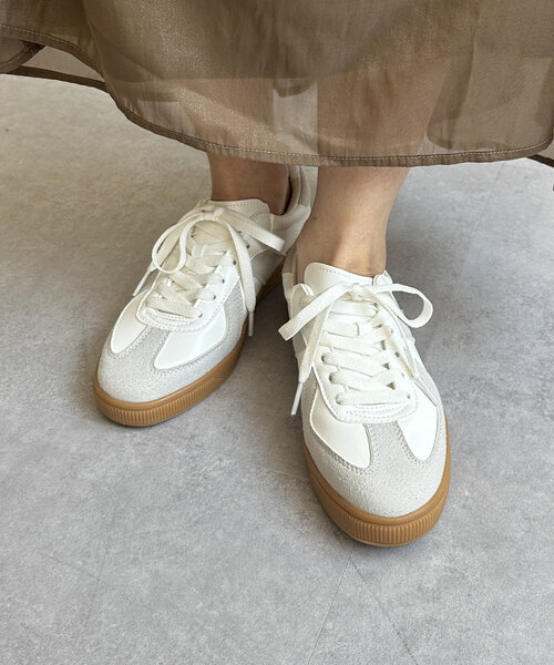 Thevon（ゼボン）の「ジャーマントレーナー（スニーカー・レディース・オフホワイト/ブラック・M/L）」の2枚目の写真