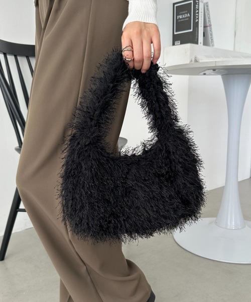 CLEA（クレア）の「シャギーファーハンドバッグ（ハンドバッグ・レディース・アイボリー/ブラック/チャコールグレー/ホワイト/ブラウン・FREE）」の4枚目の写真