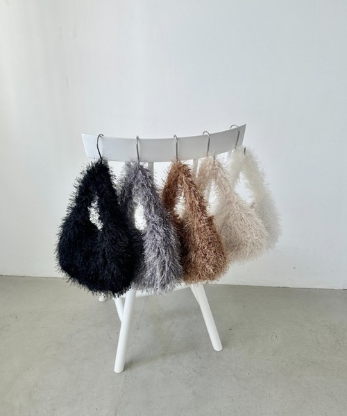 CLEA（クレア）の「シャギーファーハンドバッグ（ハンドバッグ・レディース・アイボリー/ブラック/チャコールグレー/ホワイト/ブラウン・FREE）」の6枚目の写真