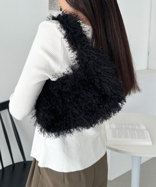 CLEA（クレア）の「シャギーファーハンドバッグ（ハンドバッグ・レディース・アイボリー/ブラック/チャコールグレー/ホワイト/ブラウン・FREE）」の22枚目の写真