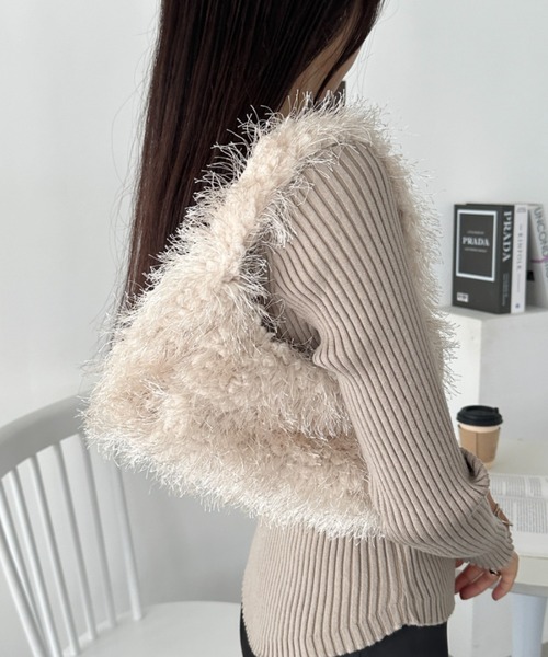 CLEA（クレア）の「シャギーファーハンドバッグ（ハンドバッグ・レディース・アイボリー/ブラック/チャコールグレー/ホワイト/ブラウン・FREE）」の16枚目の写真