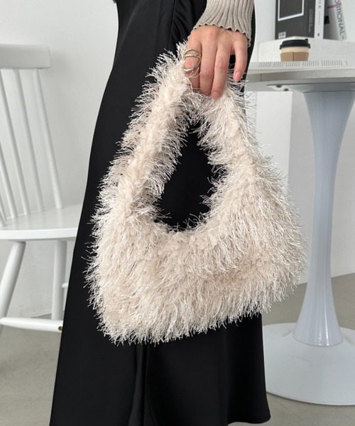 CLEA（クレア）の「シャギーファーハンドバッグ（ハンドバッグ・レディース・アイボリー/ブラック/チャコールグレー/ホワイト/ブラウン・FREE）」の17枚目の写真