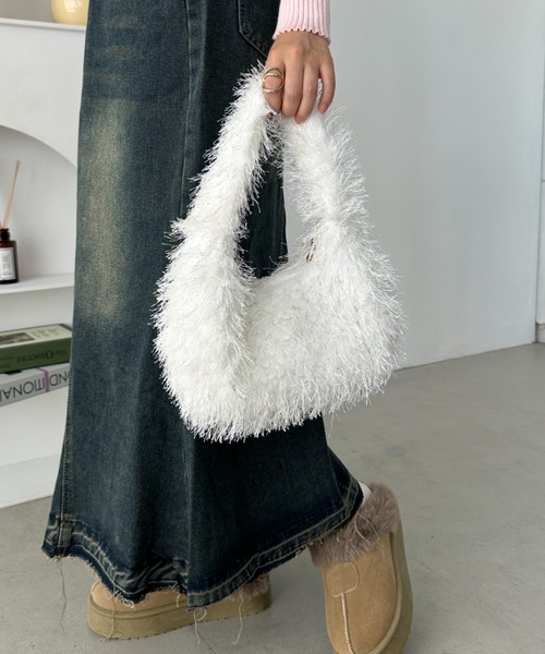 CLEA（クレア）の「シャギーファーハンドバッグ（ハンドバッグ・レディース・アイボリー/ブラック/チャコールグレー/ホワイト/ブラウン・FREE）」の12枚目の写真