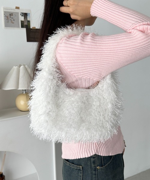 CLEA（クレア）の「シャギーファーハンドバッグ（ハンドバッグ・レディース・アイボリー/ブラック/チャコールグレー/ホワイト/ブラウン・FREE）」の8枚目の写真