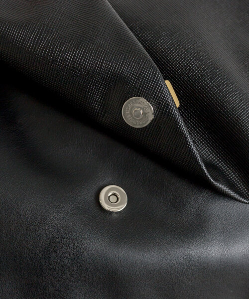 ear PAPILLONNER（イアパピヨネ）の「樹脂×メタルパーツリュック