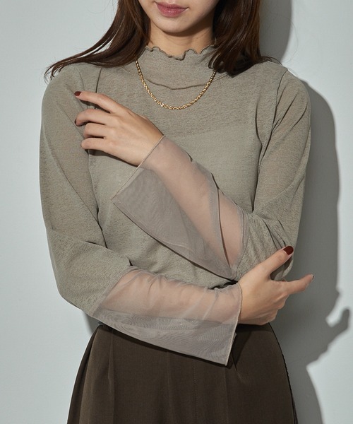 MAISON BREEZE reveur(メゾンブリーズレヴール)の「【MAISON BREEZE reveur】high neck sheer tops ハイネックシアートップス(Tシャツ/カットソー・レディース・グレイッシュベージュ/ブラック/ホワイト/レッド・FREE)」の3枚目の写真