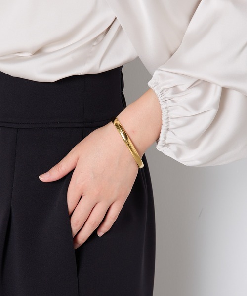 PAPILLONNER（パピヨネ）の「ステンレスプレーンブレスレット（ブレスレット・レディース・シルバー/ゴールド・FREE）」の2枚目の写真