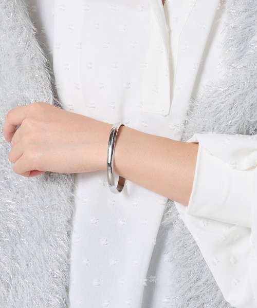 PAPILLONNER（パピヨネ）の「ステンレスプレーンブレスレット（ブレスレット・レディース・シルバー/ゴールド・FREE）」の3枚目の写真
