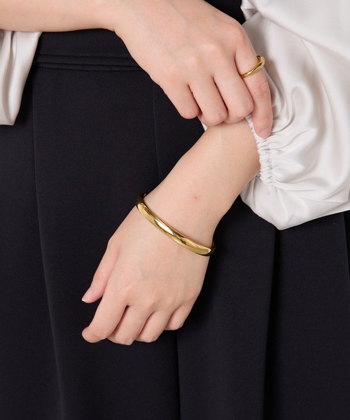 PAPILLONNER（パピヨネ）の「ステンレスプレーンブレスレット（ブレスレット・レディース・シルバー/ゴールド・FREE）」の5枚目の写真