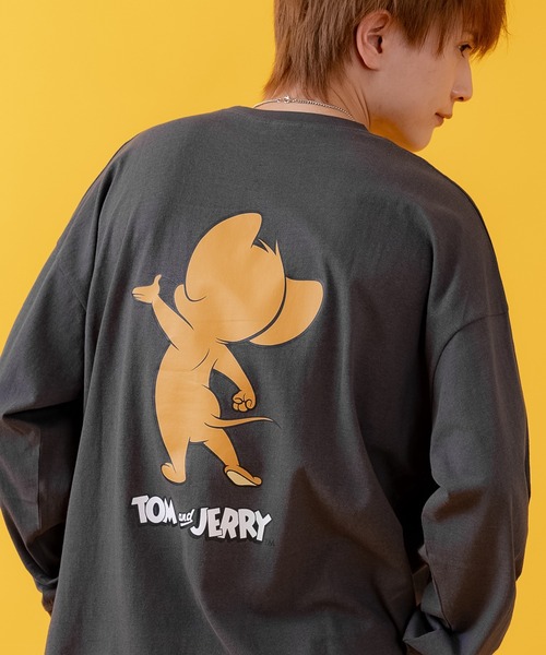 Tom&Jerry(トムアンドジェリー)の「【TOM&JERRY】プリント オーバーサイズ 長袖Tシャツ(Tシャツ/カットソー・メンズ・ホワイト系/ホワイト系1/ホワイト系2/杢グレー/パープル系/ブラック系2/ブラック系/オレンジ系1/ホワイト/グリーン/グレー系1/ベージュ系2/チャコールグレー/ホワイト系3/ホワイト系4/ホワイト系5/ホワイト系6/ブラック系4/ブラック系6/ライトグレー系5/グレー系3/グレー系6/ベージュ系/ネイビー系3/ネイビー系5/ブルー系4・MEDIUM/LARGE/X-LARGE)」の1枚目の写真