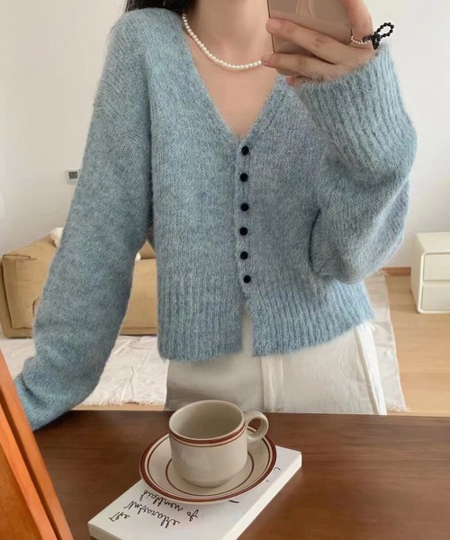 Chiina（チーナ）の「Chiina/スリム Vネック シャギーニットカーディガン（カーディガン/ボレロ・レディース・ベージュ/グレー/ピンク/ブラウン/ホワイト/ライトブルー・FREE）」の5枚目の写真