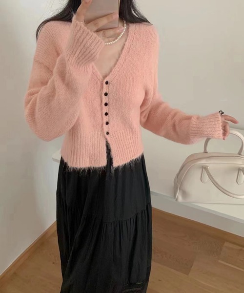 Chiina（チーナ）の「Chiina/スリム Vネック シャギーニットカーディガン（カーディガン/ボレロ・レディース・ベージュ/グレー/ピンク/ブラウン/ホワイト/ライトブルー・FREE）」の17枚目の写真