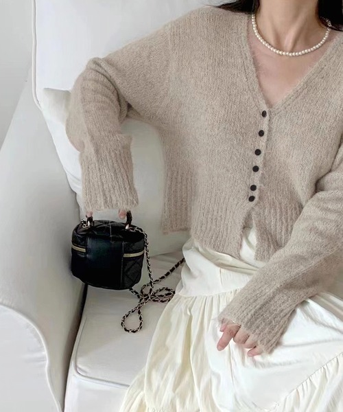 Chiina（チーナ）の「Chiina/スリム Vネック シャギーニットカーディガン（カーディガン/ボレロ・レディース・ベージュ/グレー/ピンク/ブラウン/ホワイト/ライトブルー・FREE）」の22枚目の写真