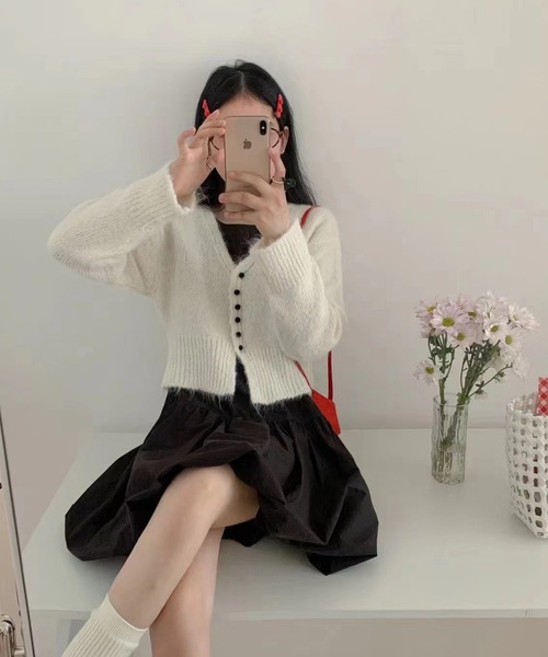 Chiina（チーナ）の「Chiina/スリム Vネック シャギーニットカーディガン（カーディガン/ボレロ・レディース・ベージュ/グレー/ピンク/ブラウン/ホワイト/ライトブルー・FREE）」の19枚目の写真