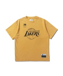 AKTR（アクター）の「AKTR NBA x AKTR AGING TEAM LOGO TEE（アクター NBA × AKTR エイジング チーム ロゴ ティー）（Tシャツ/カットソー）」