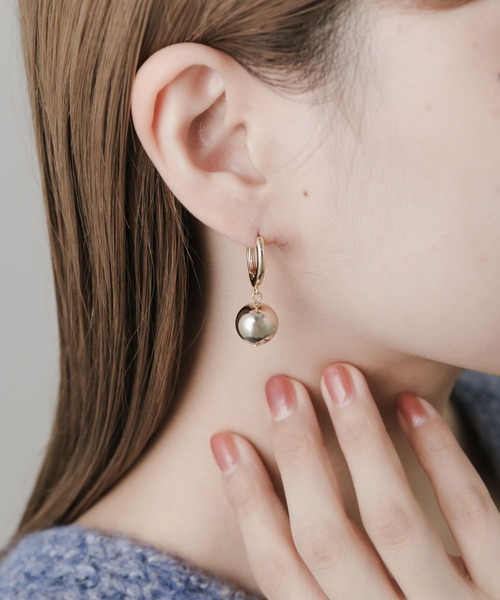 SMELLY(スメリー)の「ドロップボールピアス(ピアス(両耳用)・レディース・ゴールド・-)」の3枚目の写真