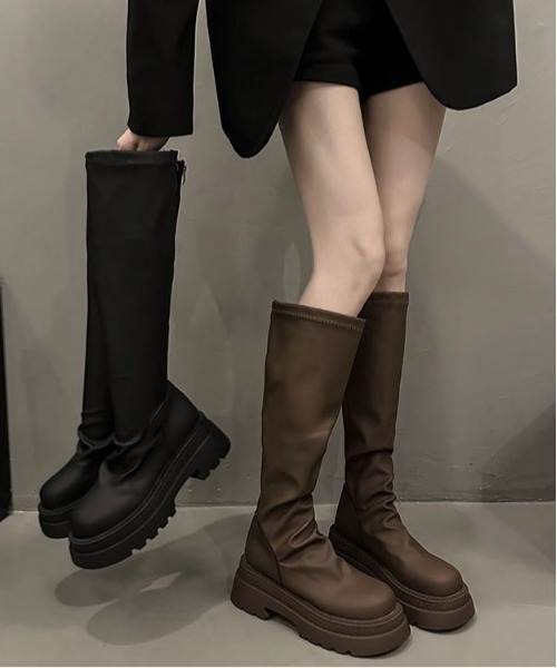 .KOM（ドットコム）の「『.KOM/ドットケーオーエム』バックジップロングブーツ【Y】【CN】（ブーツ・レディース・ブラウン/ブラック・24.5cm/23.5cm）」の9枚目の写真