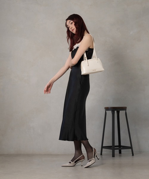 CHARLES & KEITH(チャールズ & キース)の「Tバー バックルポインテッドトゥスリングバックパンプス(パンプス・レディース・ブラック系その他7/ブラック/ライトアッシュグレー・22.5cm/22cm/26.5cm/25.5cm/25cm/24.5cm/23.5cm/23cm)」の17枚目の写真