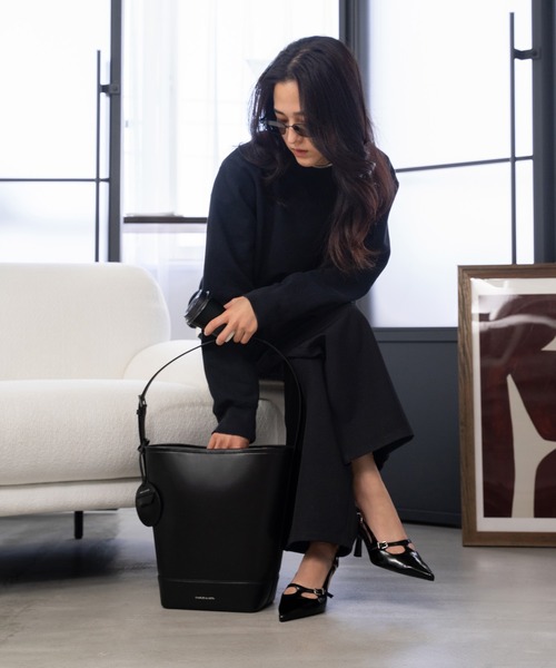 CHARLES & KEITH(チャールズ & キース)の「Tバー バックルポインテッドトゥスリングバックパンプス(パンプス・レディース・ブラック系その他7/ブラック/ライトアッシュグレー・22.5cm/22cm/26.5cm/25.5cm/25cm/24.5cm/23.5cm/23cm)」の22枚目の写真