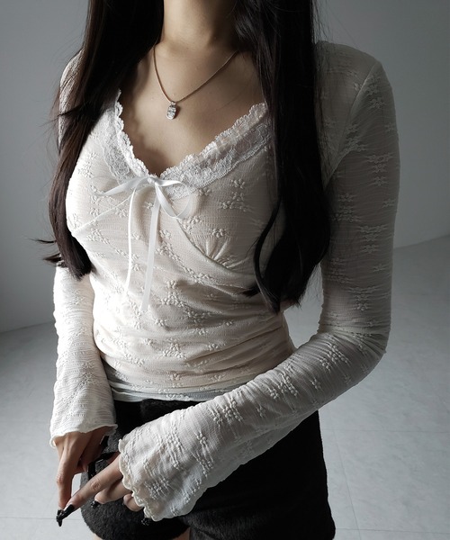 me+em select（ミームセレクト）の「【 ２color 】フロントリボンレイヤードレーストップス ／ front ribbon layered lace tops（Tシャツ/カットソー・レディース・アイボリー/ブラック・FREE）」の4枚目の写真
