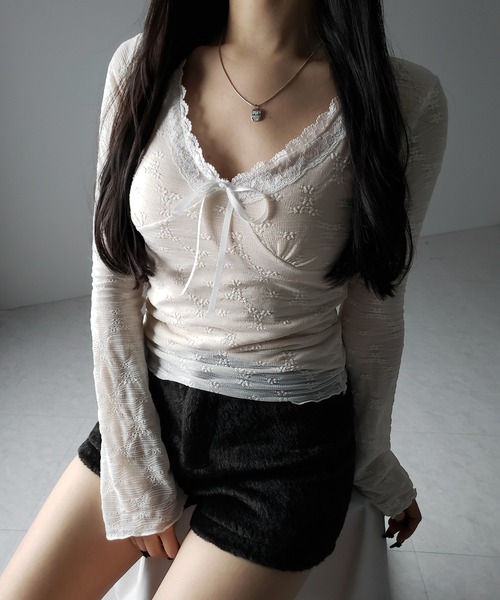 me+em select（ミームセレクト）の「【 ２color 】フロントリボンレイヤードレーストップス ／ front ribbon layered lace tops（Tシャツ/カットソー・レディース・アイボリー/ブラック・FREE）」の10枚目の写真