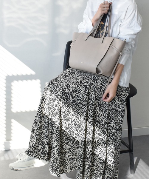 LORISTELLA（ロリステッラ）の「【LORISTELLA】レザートートバッグ(Q56426)（トートバッグ・レディース・グレイッシュベージュ・ALL）」の3枚目の写真