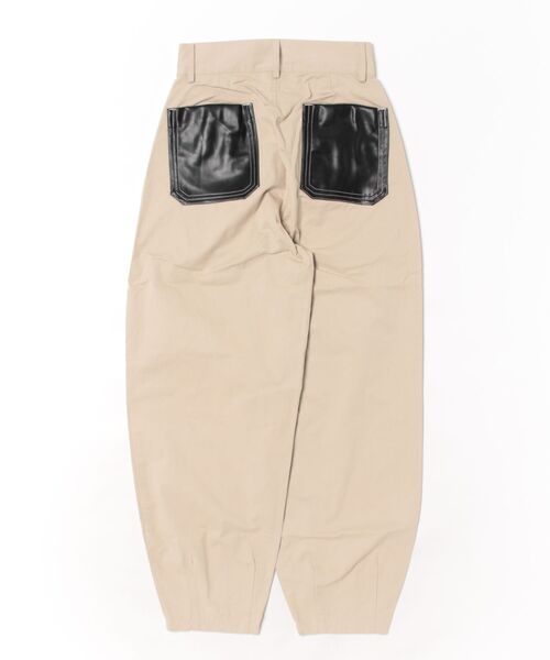 null.（ヌル）の「レザーポケットコクーンチノパンツ（チノパンツ・レディース・アイボリー/ネイビー・SMALL/MEDIUM）」の9枚目の写真