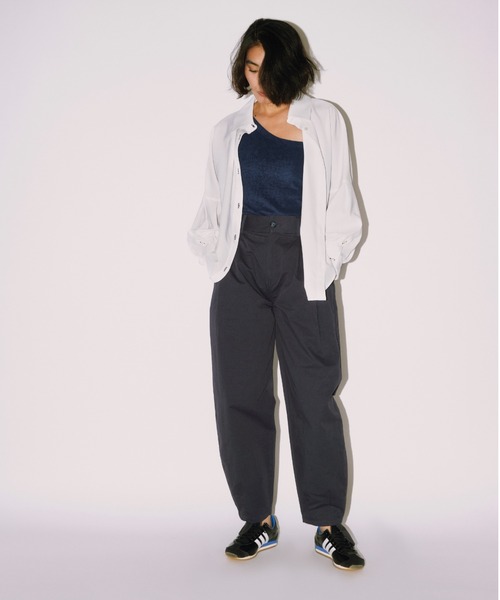 null.（ヌル）の「レザーポケットコクーンチノパンツ（チノパンツ・レディース・アイボリー/ネイビー・SMALL/MEDIUM）」の5枚目の写真