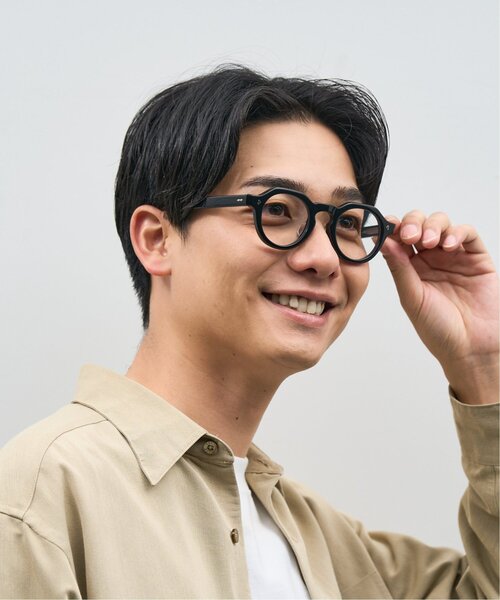 JOURNAL STANDARD relume（ジャーナルスタンダード　レリューム）の「【WEB限定】ボストン型 調光サングラス｜レンズの色が変わるサングラス｜クラウンパント型｜高級感｜紫外線対策｜UVカット｜ユニセックス｜ジャーナルスタンダードレリューム｜Zoff｜JOURNAL STANDARD relume（サングラス・レディース・ブラウン系その他2/ブラック・FREE）」の18枚目の写真