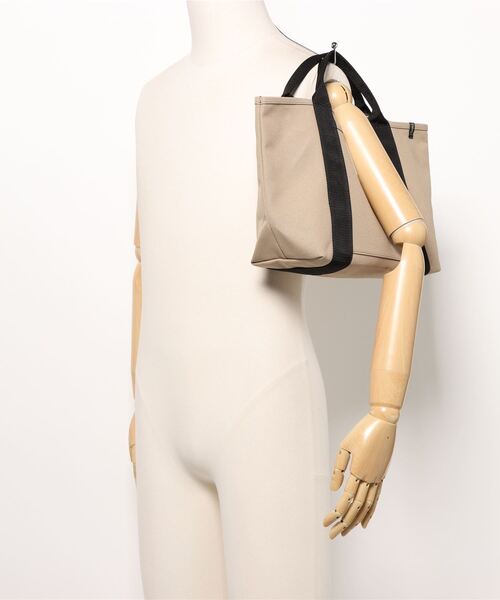 SABLE CLUTCH(セーブルクラッチ)の「BIG TAG CANVAS TOTE (M) - 富士金梅(帆布/キャンバストートバッグ)(トートバッグ・レディース・ピンク/ブラック/グレイッシュベージュ/シルバー・ONE SIZE)」の7枚目の写真