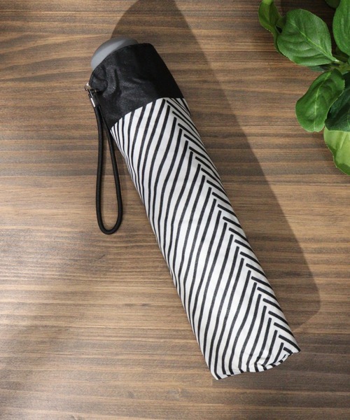 FUNALIVE(ファンアライブ)の「シンプル折りたたみ傘(折りたたみ傘・メンズ・グレー/ブラック/ブラック系/ライトグレー系/ネイビー系/ピンクベージュ/スカイブルー/ブルーグリーン/グリーン/サーモンピンク/ライトグレー/レッド/ネイビー/オレンジ/アイボリー/ミント/ホワイト系/ブラック系1/グレー系/グリーン系・FREE/F)」の4枚目の写真