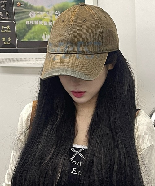 DEVICE（デバイス）の「【 2025SS NEW CAP 】ダメージ スプレー  刺繍 ロゴ カモフラージュ 迷彩 ベースボール Y2K 韓国 古着風 ストリート キャップ HEADWEAR ヘッドウェア 韓国ファッション 韓国ストリート ストリートファッション Y2K（キャップ・レディース・ブラック/ブラウン/レッド/サックスブルー/ブルー/ストーン/グリーン系カモフラージュ/ブラック×ホワイト/グレー系カモフラージュ/チェリーレッド/ダークグレー・FREE）」の5枚目の写真