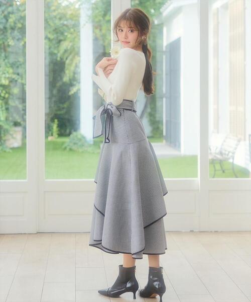 SWINGLE（スウィングル）の「リボンベルトアシメフレアパイピングスカート（スカート・レディース・ライトベージュ/レッド系その他5/ブラック系その他5・MEDIUM/SMALL）」の17枚目の写真