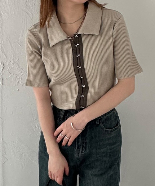 solleim(ソルレム)の「フロントホックポロトップス(Tシャツ/カットソー・レディース・オフホワイト/チャコール/ベージュ・M/L)」の8枚目の写真