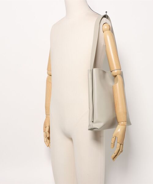 Three Four Time（ｽﾘｰﾌｫｰﾀｲﾑ）の「牛革シンプルショルダー（ショルダーバッグ・レディース・グレー/ブラック・FREE）」の3枚目の写真