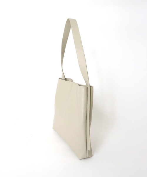 Three Four Time（ｽﾘｰﾌｫｰﾀｲﾑ）の「牛革シンプルショルダー（ショルダーバッグ・レディース・グレー/ブラック・FREE）」の8枚目の写真