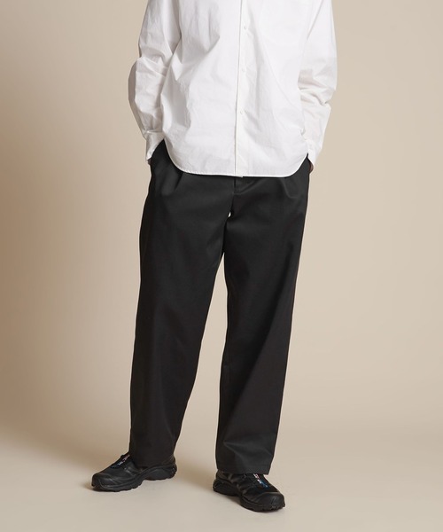 UNITED ARROWS(ユナイテッドアローズ)の「【マルチサイズ】TCツイル 1プリーツ ワイドチノパンツ(チノパンツ・メンズ・ベージュ/ブラック/ネイビー/ブラウン/ホワイト・マルチサイズ)」の18枚目の写真