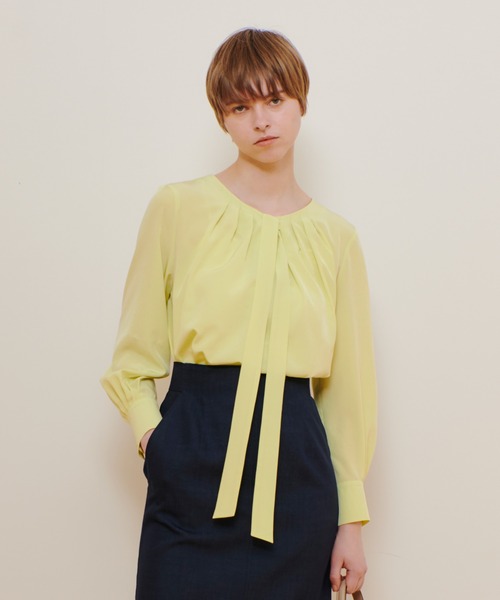 allureville（アルアバイル）の「シルキータックボウブラウス（シャツ/ブラウス・レディース・ホワイト/ネイビー/ライトイエロー・2）」の3枚目の写真