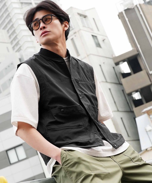 jiggys shop(ジギーズショップ)の「撥水 ファンクショナルポケット スナップボタン ベスト(ベスト・メンズ・グレー/ブラック・X-LARGE/LARGE/MEDIUM)」の5枚目の写真