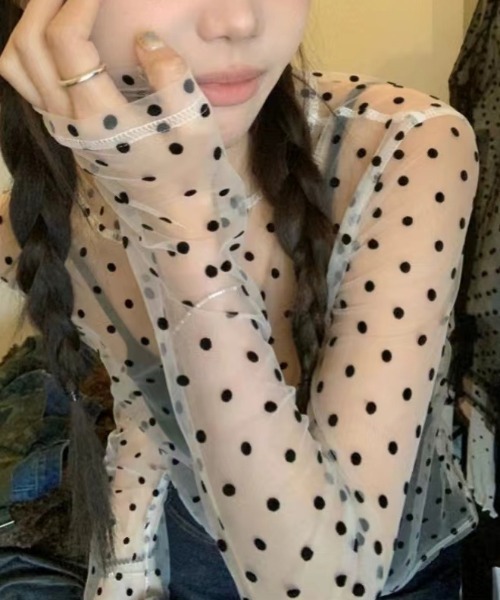 Vipoa(ヴィポア)の「Dot sheer long shirt(Tシャツ/カットソー・レディース・ブラック/ホワイト・FREE)」の3枚目の写真