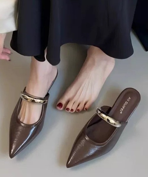 ampm（エーエムピーエム）の「メタルモチーフフラットミュール（パンプス・レディース・ブラウン/ブラック/ホワイト/シルバー・40/37/36/35/39/38）」の3枚目の写真