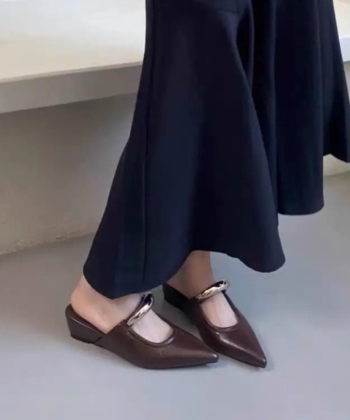 ampm（エーエムピーエム）の「メタルモチーフフラットミュール（パンプス・レディース・ブラウン/ブラック/ホワイト/シルバー・40/37/36/35/39/38）」の12枚目の写真