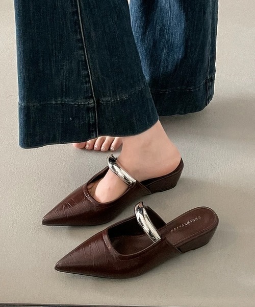 ampm（エーエムピーエム）の「メタルモチーフフラットミュール（パンプス・レディース・ブラウン/ブラック/ホワイト/シルバー・40/37/36/35/39/38）」の11枚目の写真