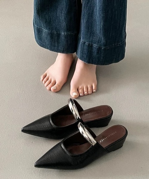 ampm（エーエムピーエム）の「メタルモチーフフラットミュール（パンプス・レディース・ブラウン/ブラック/ホワイト/シルバー・40/37/36/35/39/38）」の18枚目の写真